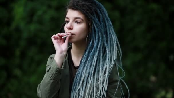 Videos weed girls smoking 7 Women