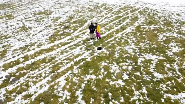 Кадри Дронів Знімали Австрійському Селищі Ischgl Літаючи Над Красою Вкритому — стокове відео