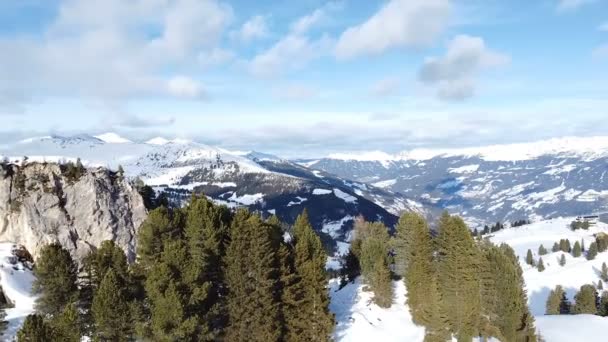 Gyönyörű Kilátás Nyílik Osztrák Kis Téli Város Közepén Alpok Sípályák — Stock videók
