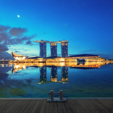 Geceleri parlayan Singapur