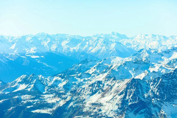 意大利阿尔卑斯山滑雪的冬天 — 图库照片