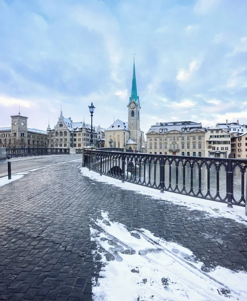 Old Zurich town, view on river — Stock Photo, Image