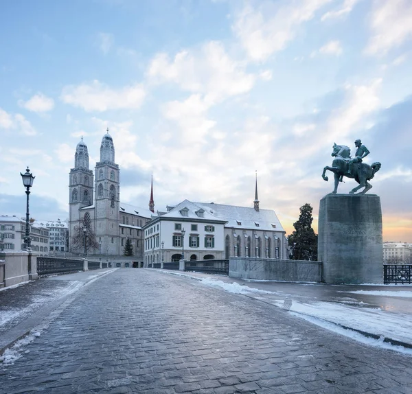 Orașul vechi Zurich, vedere la râu — Fotografie, imagine de stoc