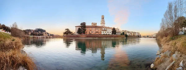 Altstadt von Verona, Blick auf den Fluss — Stockfoto