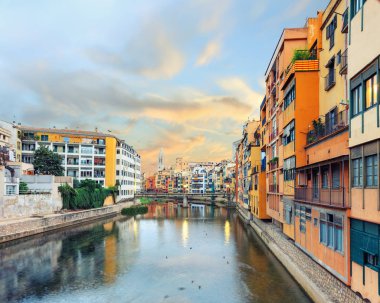 Eski Girona şehir, nehir Onyar görünüm