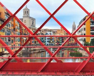 Eski Girona şehir, nehir Onyar görünüm