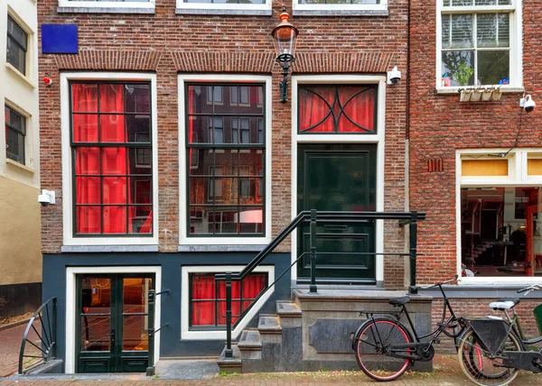 Amsterdam'da Kırmızı Fener Sokağı