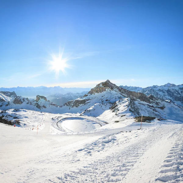 알프스에서 겨울 스키 리조트 — 스톡 사진
