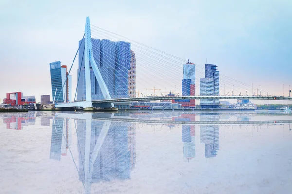 Nábřeží v Rotterdam — Stock fotografie