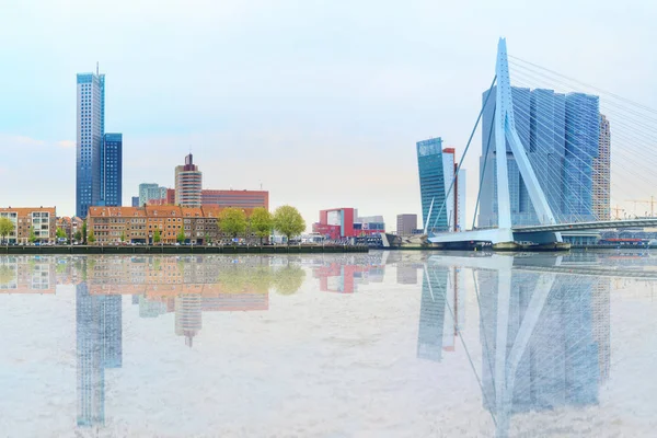 Hafenpromenade von Rotterdam — Stockfoto