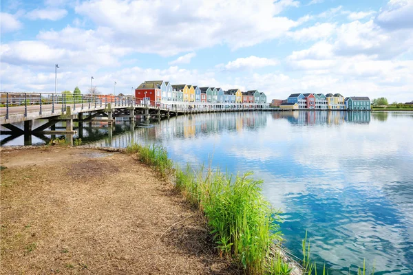 Houten, Países Bajos - Casas holandesas tradicionales en el canal —  Fotos de Stock