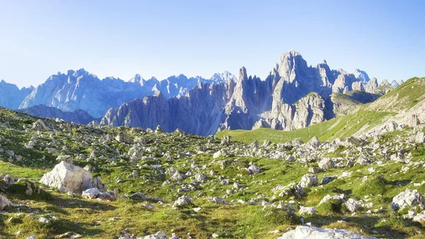 Traveling to beautiful Alps in summer — Stock Photo, Image