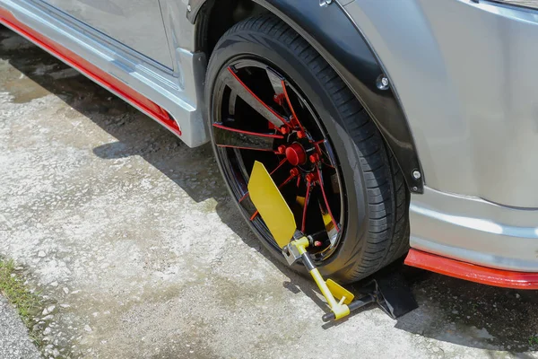 Car Wheel Lock Protect Theft Locked Wheels Illegally Parked Car — Stock Photo, Image