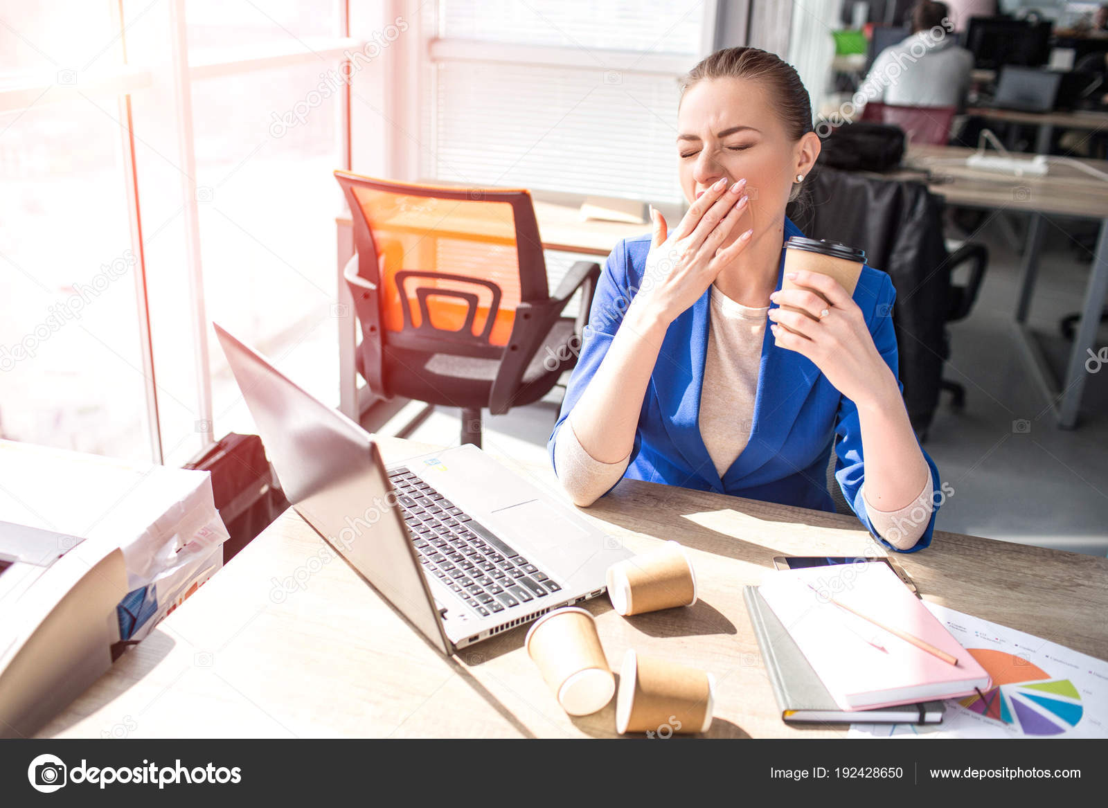 She was tired and her. It snowing поставьте глаголы. She was tired and her. Школяри втома. She tired.