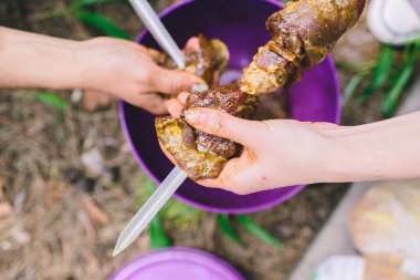 Tavuk ve dana kebabı ızgarada barbekü