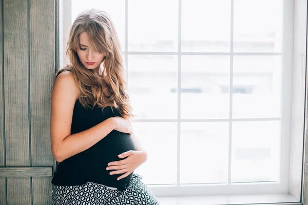 Femeie însărcinată — Fotografie, imagine de stoc