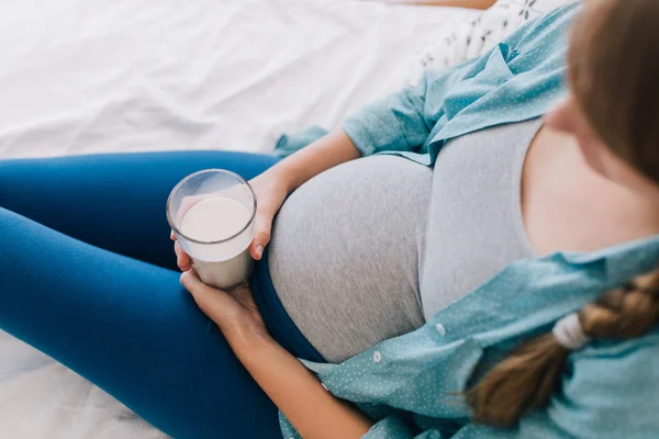 Femeie însărcinată — Fotografie, imagine de stoc
