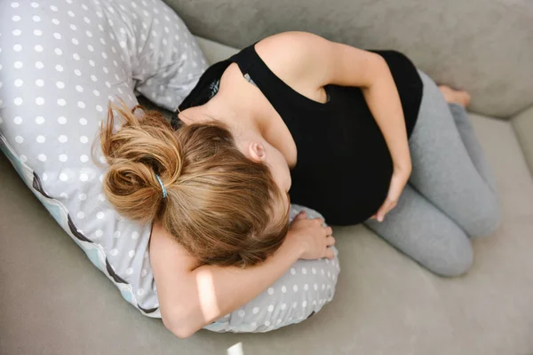 妊娠中の女性の睡眠 — ストック写真