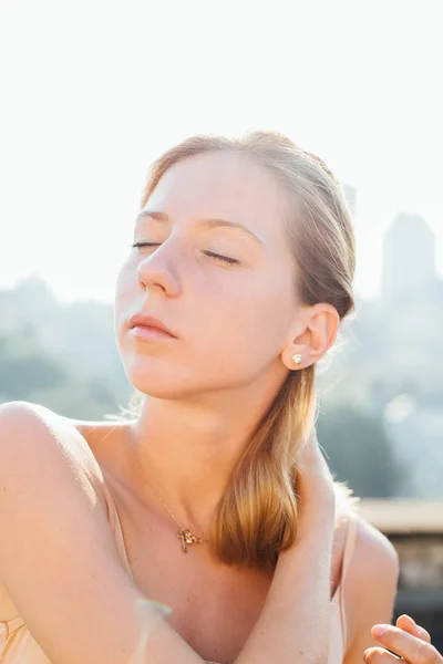 Jong en mooi vrouw — Stockfoto