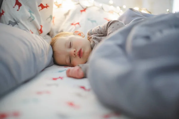 Menina bebê dormindo — Fotografia de Stock