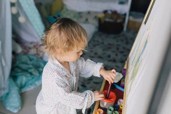 Meisje van de baby tekenen — Stockfoto