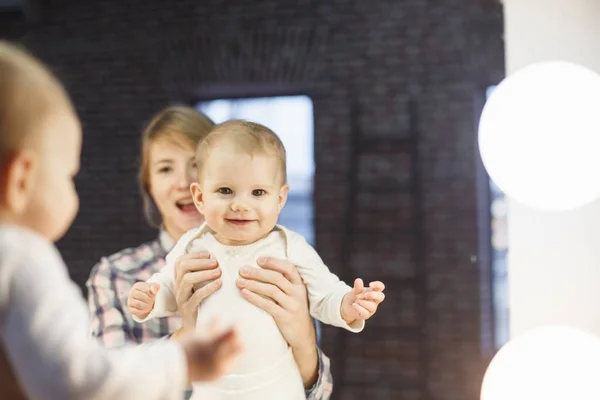 Mother and baby girl looking at mirror — Stock Photo, Image