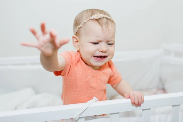Meisje van de baby huilen — Stockfoto