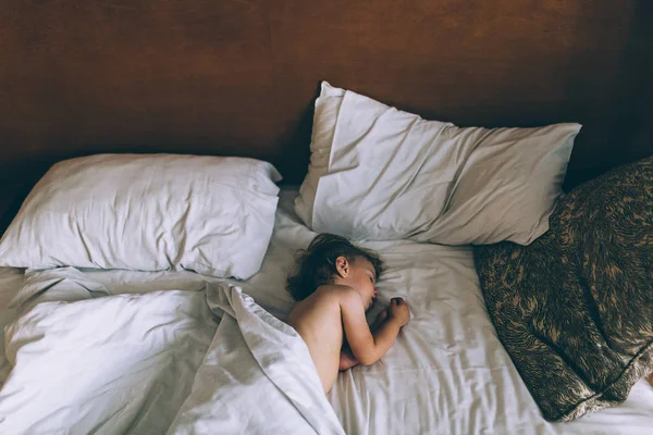 Bambino ragazza dormire — Foto Stock