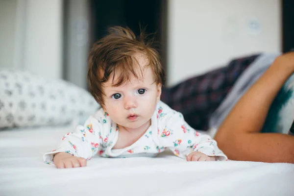 Bonito bebê menina — Fotografia de Stock