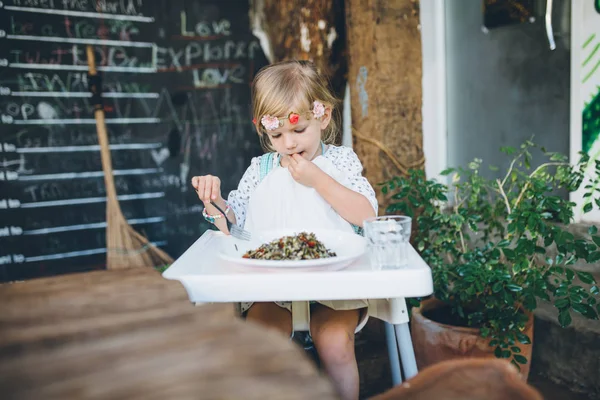 Little girl eating vegetable salad — Stock Image Little girl eating vegetable salad Royalty Free Stock Photos