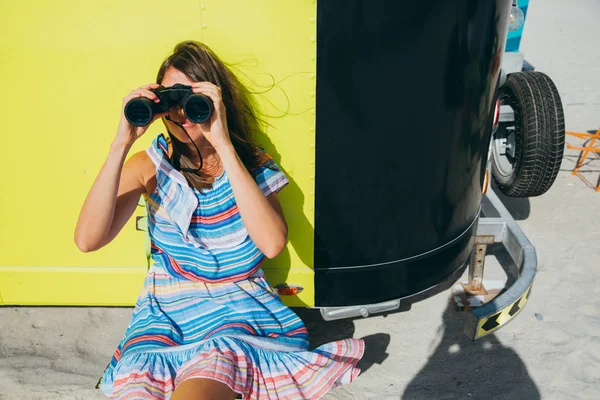 Beautiful Natural Blonde Woman Beach Looking Binoculars Leaning Trailer — Stock Photo, Image