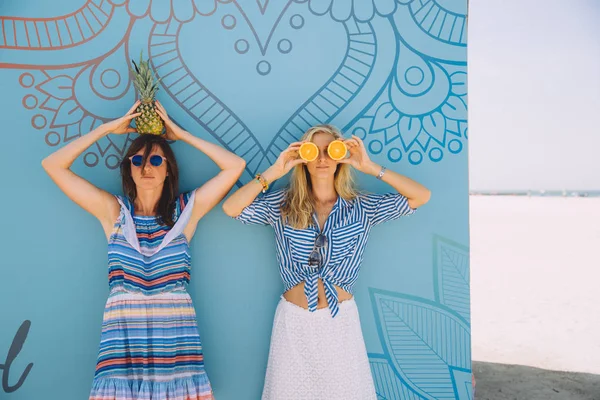 Two Young Happy Women Posing Tropical Fruits — Stock Photo, Image