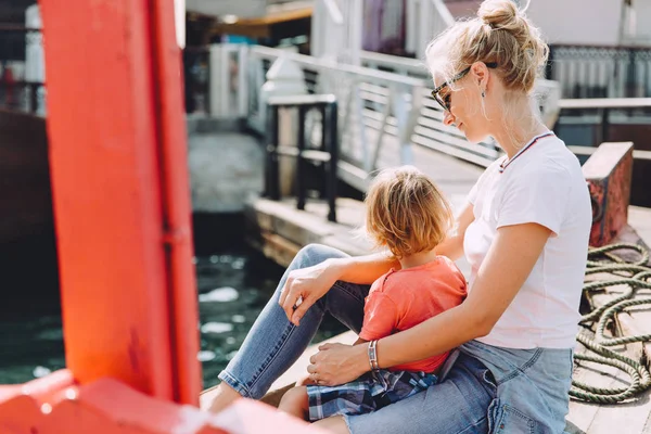 Young Beautiful Blonde Woman Her Cute Little Son Sitting Pier — Stock Photo, Image