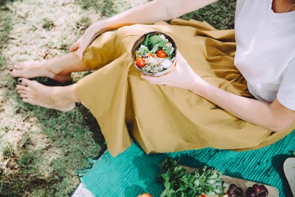 Young Woman Healthy Food Relaxing Summer Picnic — Stock Photo, Image