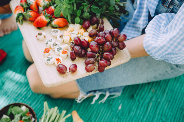 Woman Healthy Food Relaxing Summer Picnic — Stock Photo, Image