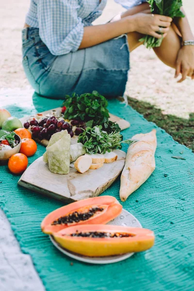 Young Woman Relaxing Summer Picnic Lying Mat Healthy Food — Stock Photo, Image
