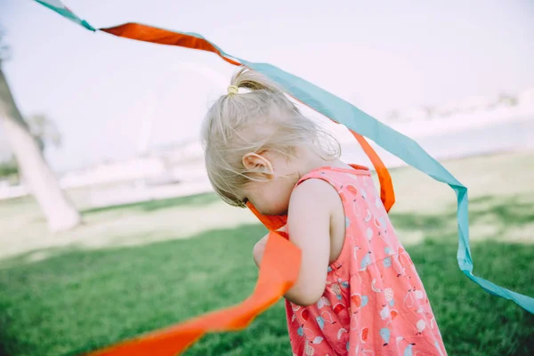 Adorable Niña Jugando Con Cintas Colores Aire Libre — Foto de Stock