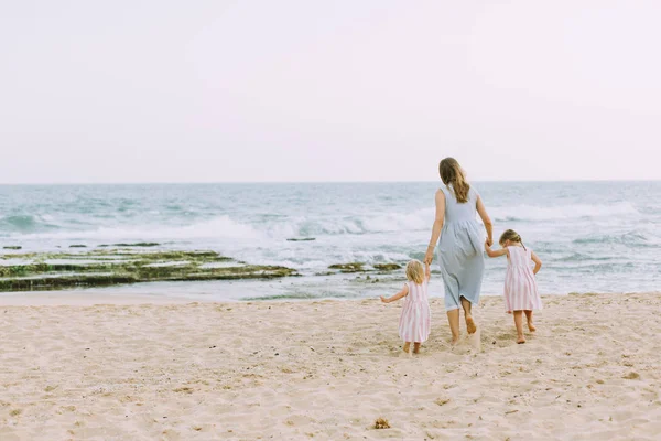 Young Mother Cute Little Daughters Walking Sandy Ocean Beach Back — Stock Photo, Image