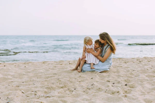 Young Mother Cute Little Daughters Posing Sandy Ocean Beach Back — Stock Photo, Image