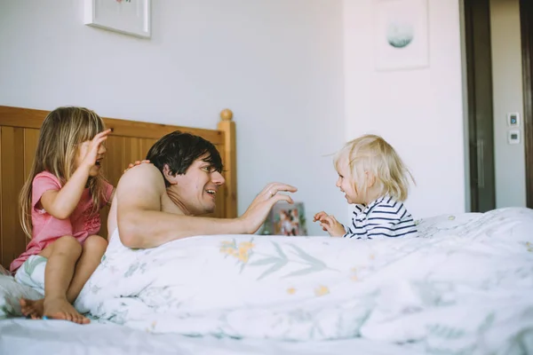 Father with two little daughters — Stock Photo, Image