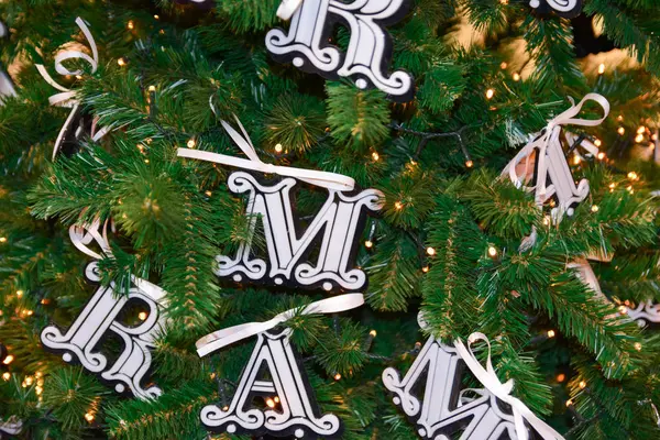 White Letters Garland Hanging Christmas Tree — Stock Photo, Image