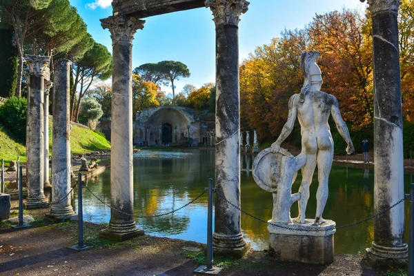 Spektakuläre Villa Adriana Tivoli Mit Antiken Säulen Und Steinskulpturen Einem lizenzfreie Stockfotos