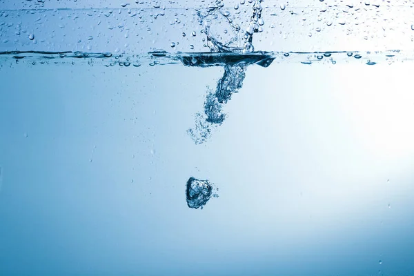 Vatten droppar, sprayer, stänk, stream, flöde, abstraktion, minim — Stockfoto