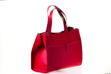 Beyaz bir arka planda kadın çanta