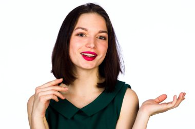 beyaz zemin üzerine genç kız