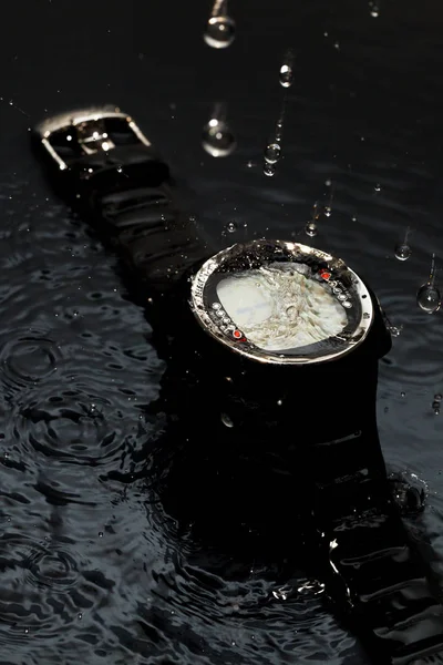 Watch computer for diving in water streams on a black background — Stock Photo, Image