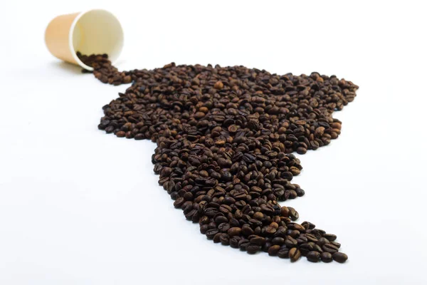 Korrels van zwarte koffie in de vorm van het vasteland op een witte ba — Stockfoto