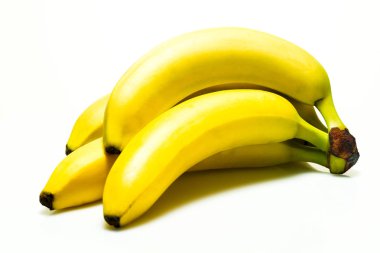 beyaz zemin üzerinde olgunlaşmış muz demet