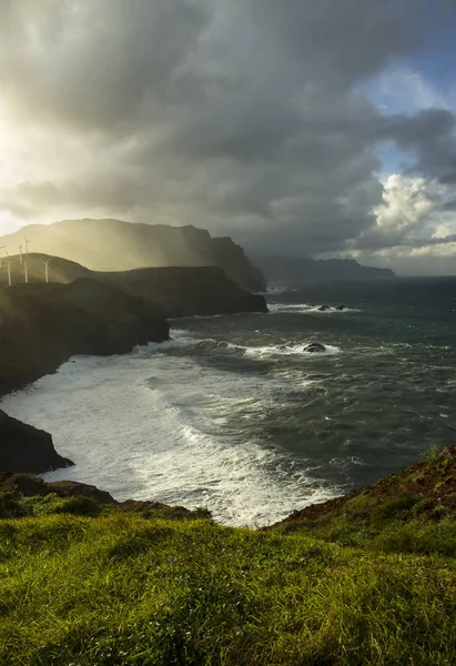 Falaises de Madère au coucher du soleil Image En Vente