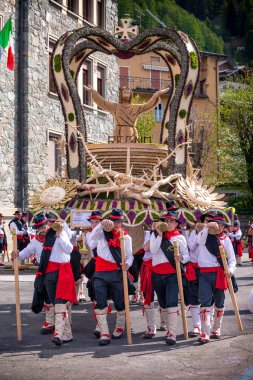 İtalya, Bormio - Nisan 16,2017: Pasquali, Bormi kutlama